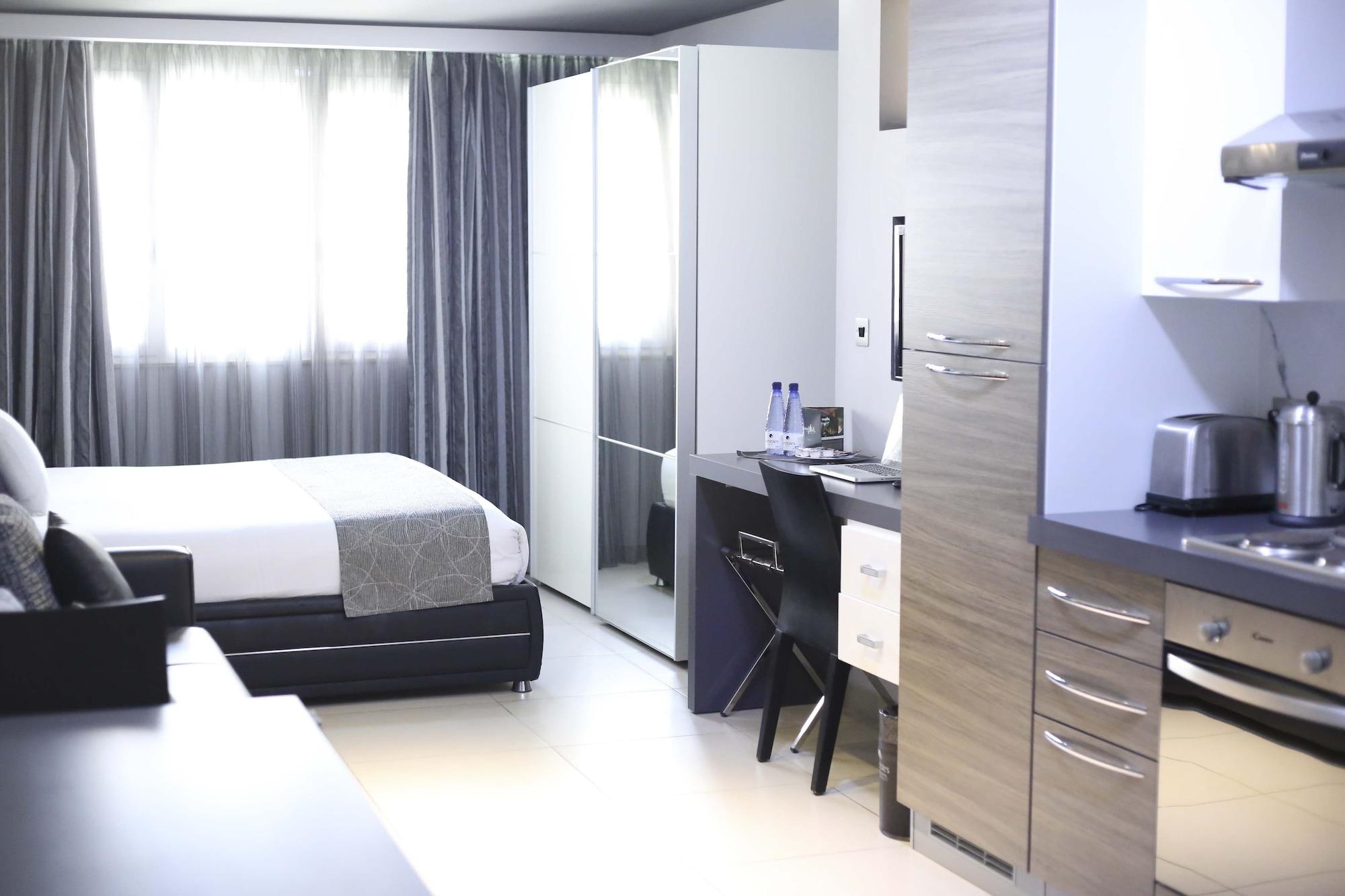 Pebbles Boutique 3*